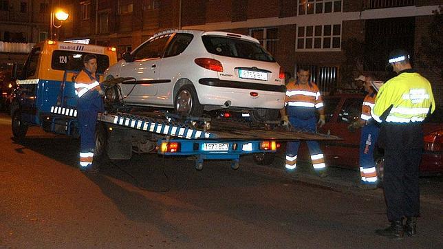 Guía completa para actuar si tu coche es remolcado por una grúa: Consejos útiles y asesoramiento jurídico